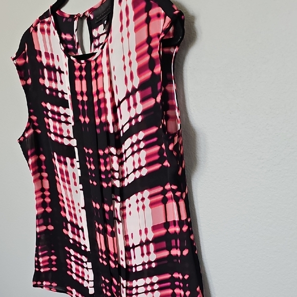 Worthington Colorful Pink and Black Pleated Front Sleeveless Graphic Blouse Med - Picture 6 of 11